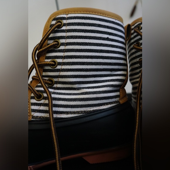 Women’s Duck Boots - Picture 5 of 8